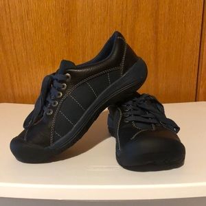 Keen Presidio, midnight navy, size 6.5, like new condition.